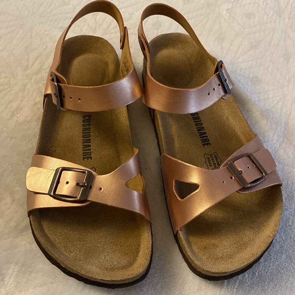 CUSHIONAIRE Women's Rose Gold Sandals